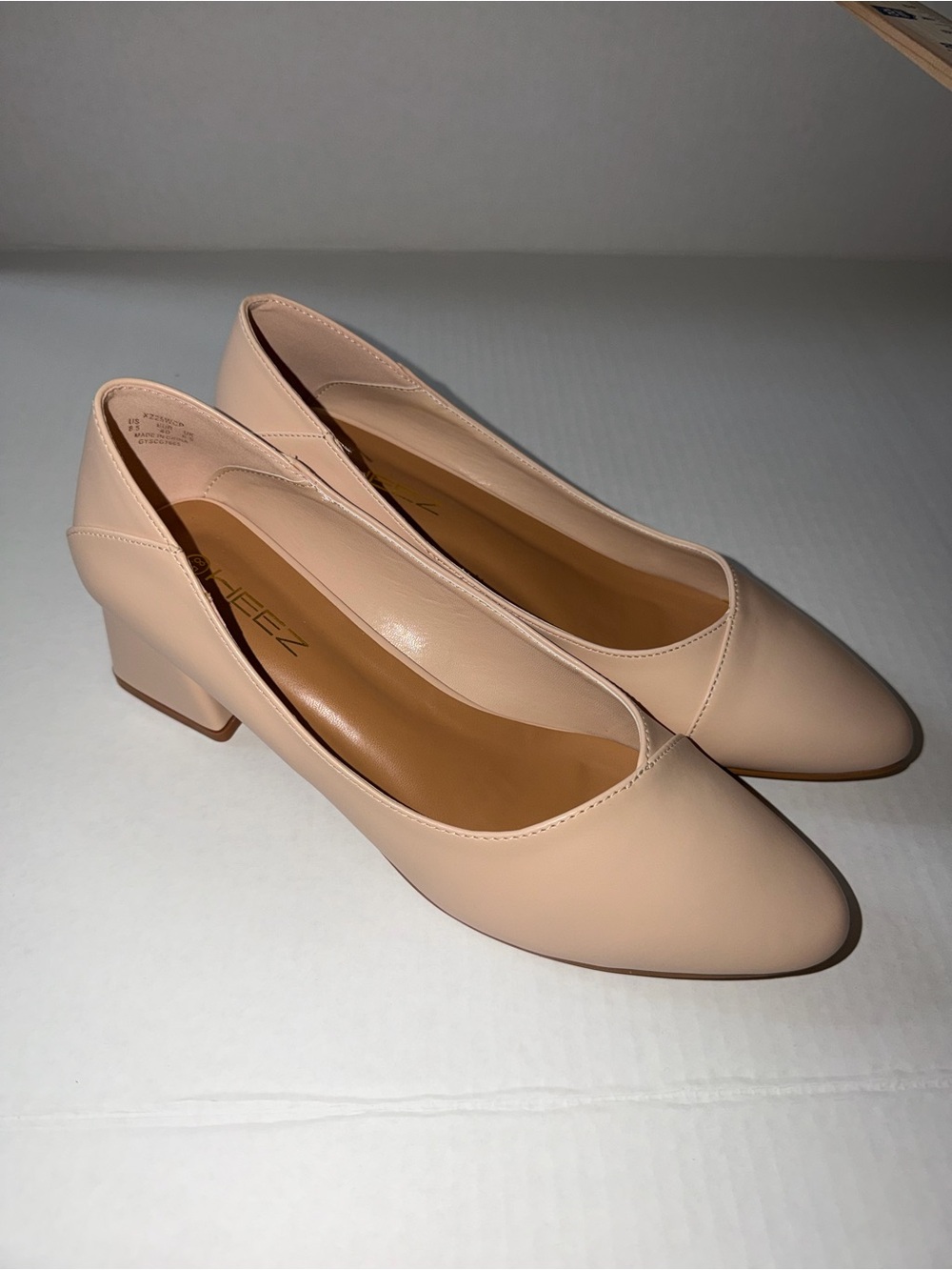 HEEZ Neutral Nude Low Block Heel Pumps Women’s 8.5 business casual